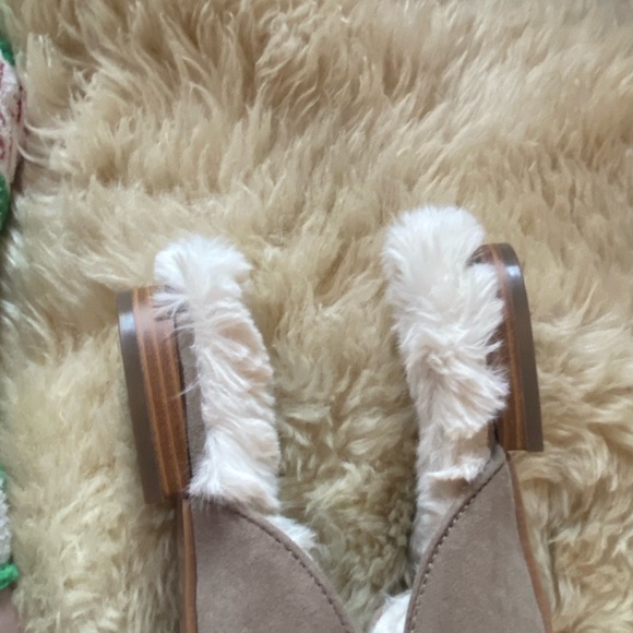 Torrid tan mules with gold chain - Picture 2 of 3